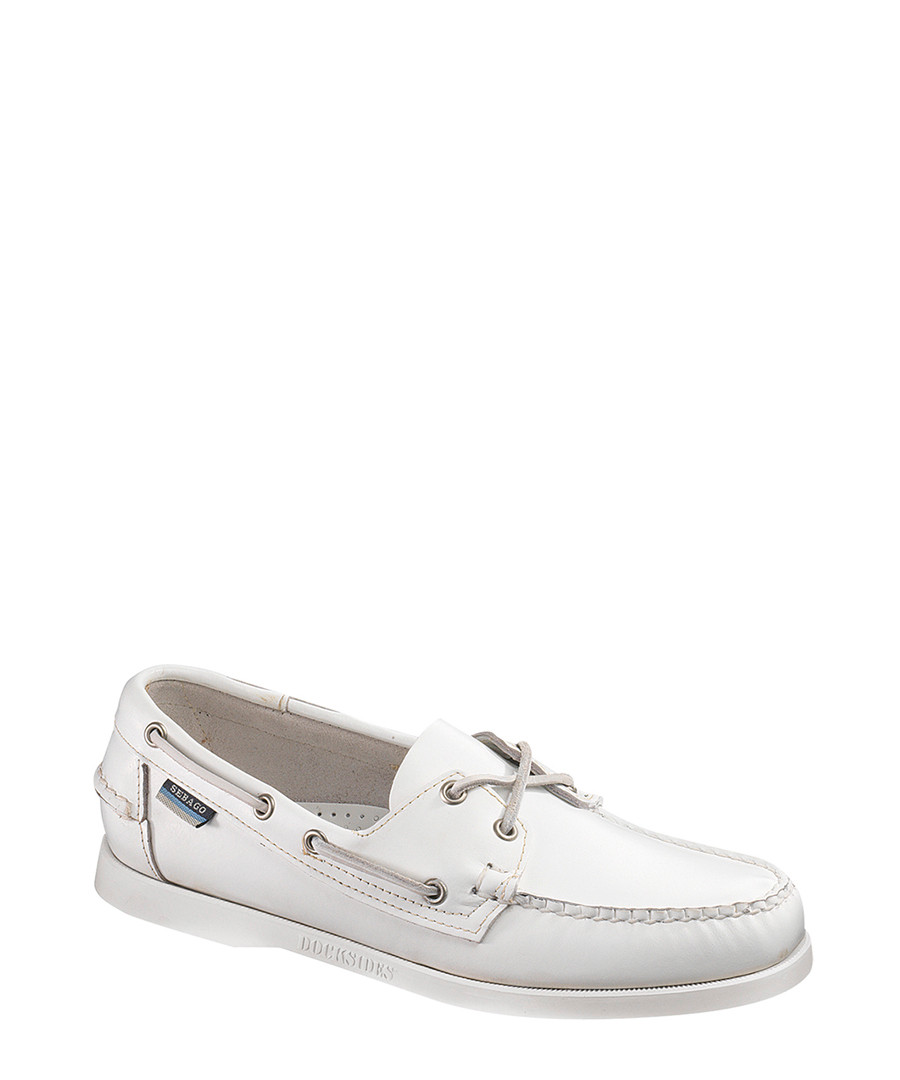 Shop by category Men s Boat Shoes We’re totally on board with the season’s most-loved men’s boat shoes. Add a nautical element to your casual rotation with these essentials to any guy’s shoe collection.